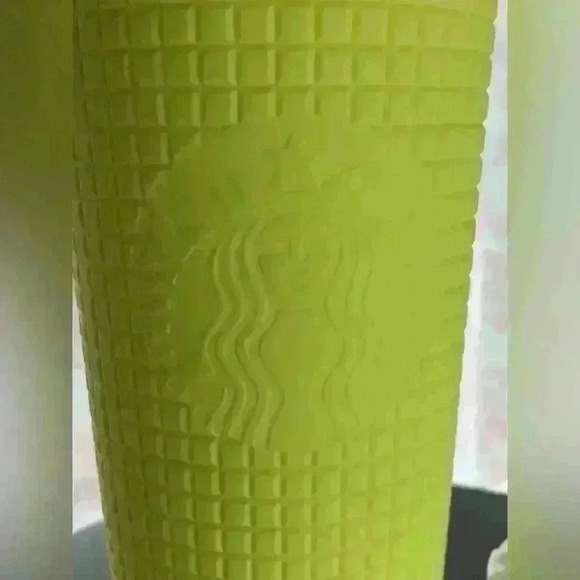 Starbucks Yellow grid 2023 Tumbler with Daisy straw topper - Picture 3 of 14